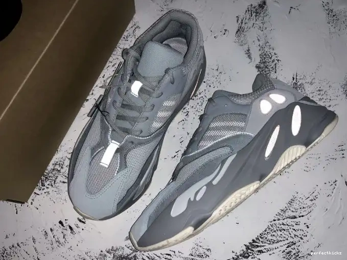 700 Boost Yeezy EQ7597 Adidas Inertia